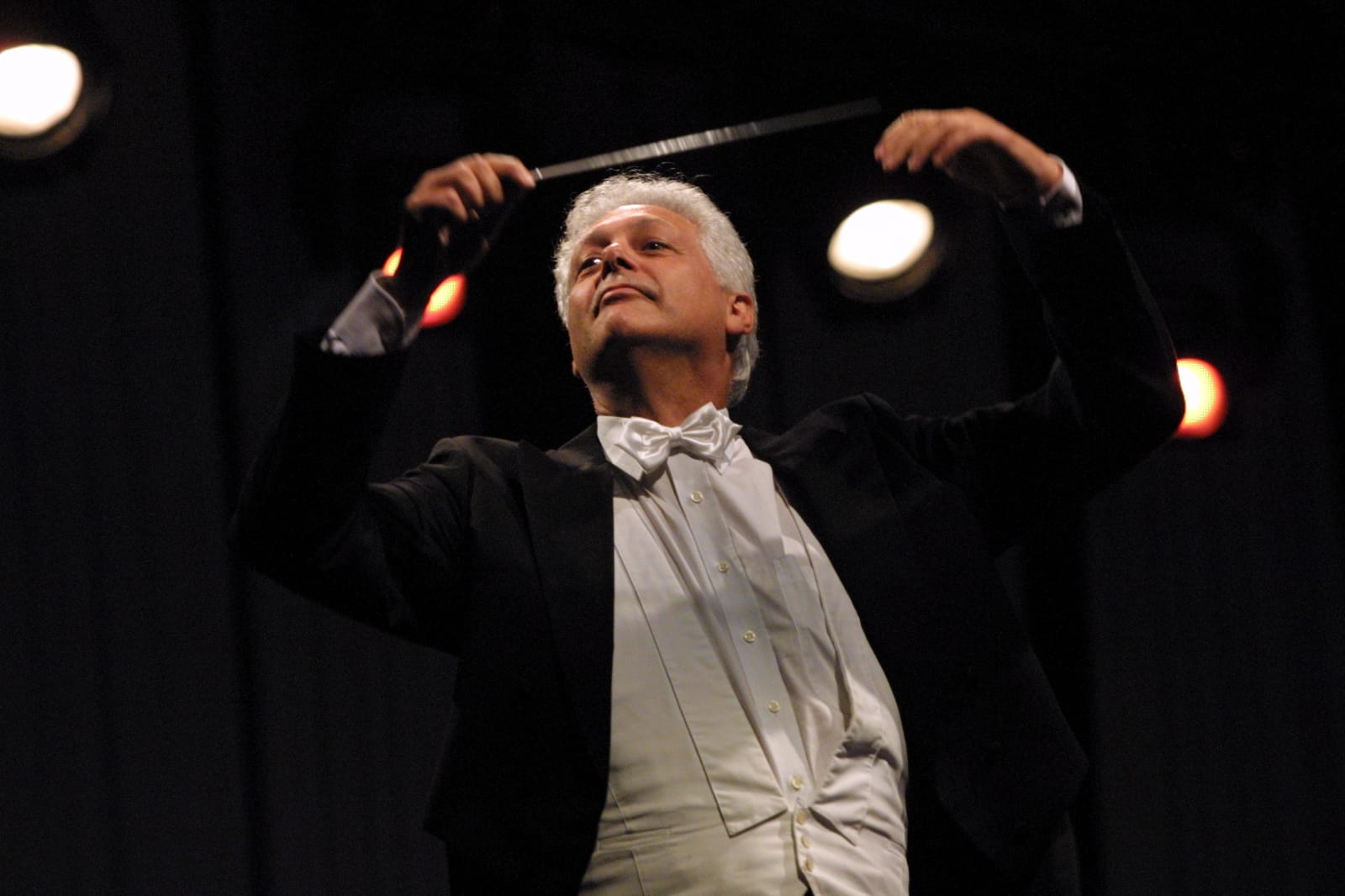 線上一對一大師課系列-&nbsp;漢堡音樂與戲劇(jù)學院戴維&middot;代&middot;維利爾斯Prof.David de Villiers漢堡音樂與戲劇(jù)學院 指揮教授_慧禾國際藝術教育